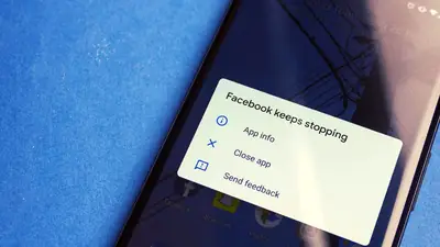 Android app crash dialog on a phone screen